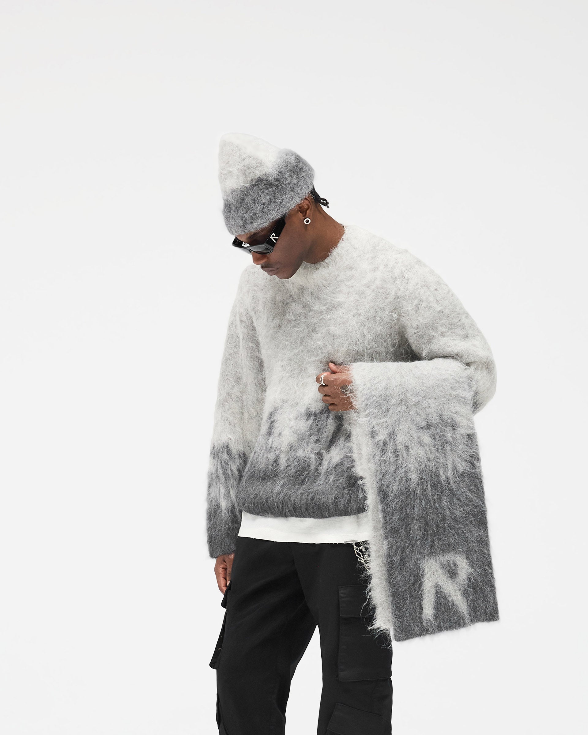 Ombre_Sweater_-_Light_Grey_04.jpg
