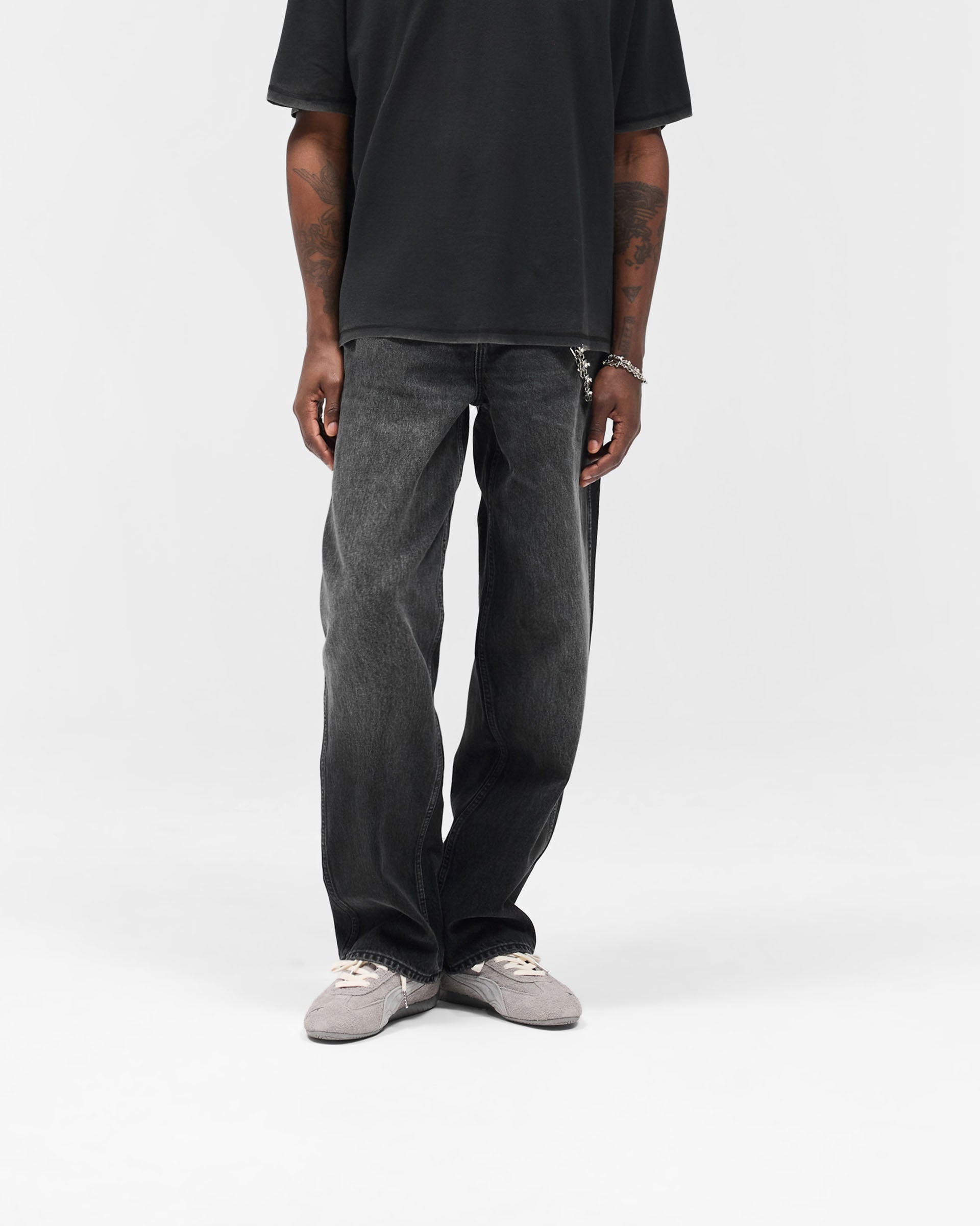 R3_Baggy_Denim_-_Aged_Black_03.jpg